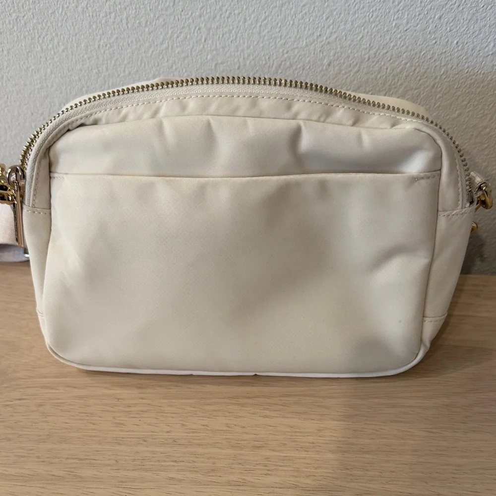 lululemon athletica Ivory Everywhere Crossbody 3L Bag - Picture 3 of 10